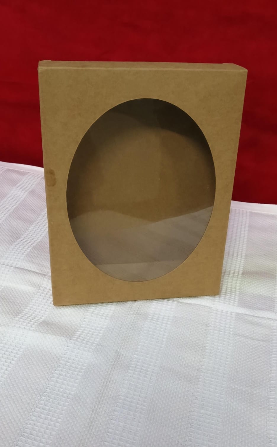 Oval-Window Kraft Gift Box by Eagle Print Care
