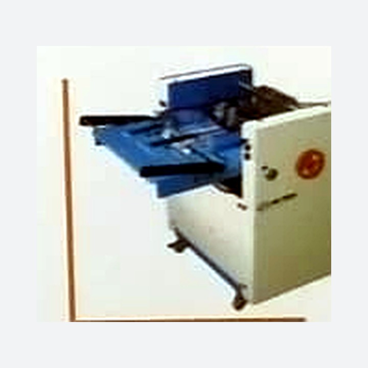 Automatic scoring machine for consistent carton crease lines