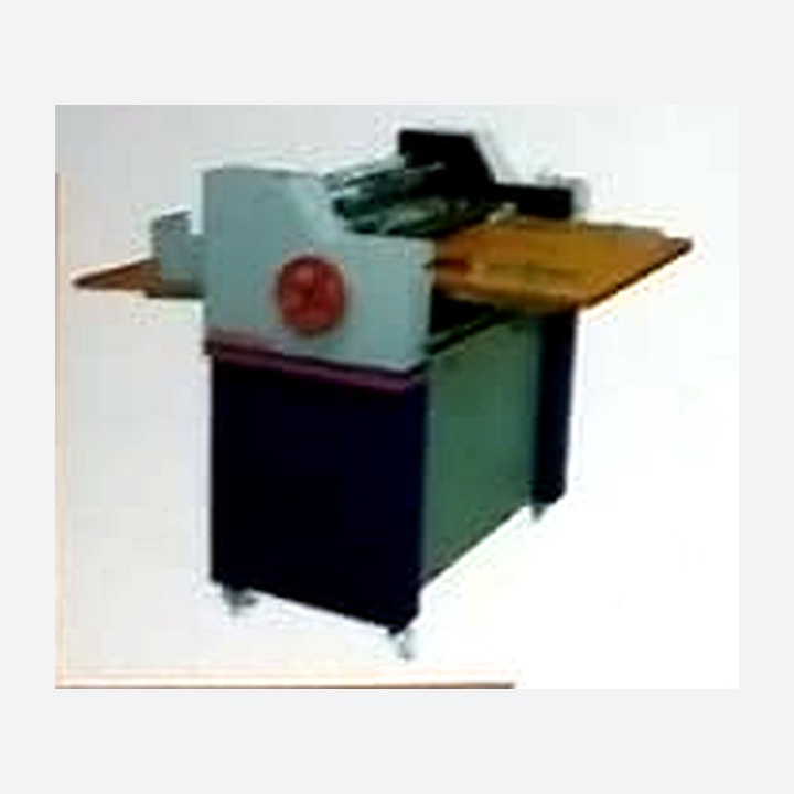 Scoring machine for controlled paper and board creasing